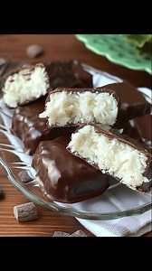 Keto Coconut Protein Bars.😍 These no-bake bars are packed with coconut flavor, healthy fats, and just 3g net carbs per bar—a perfect keto snack to fuel your day without the sugar crash! Recipe in the first (c.o.m.m.e.n.t)..🥰👇 | Keto Recipes And Meal Ideas