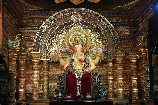 Lalbaugcha Raja 2025 Day 5 Aarti LIVE: Spiritual Afternoon Ritual Continues At Mumbai's Most Popular Ganesh Pandal