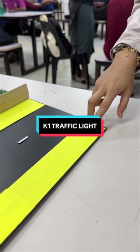 Sistem Lampu Isyarat untuk Projek Mini EDI3043