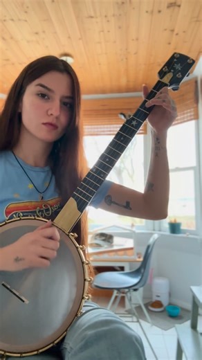 Everyone meet Heidi— my newest addition to my banjo family, built by my super talented buddy, Nick @truevalleystrings What a beauty and what a sweet tone!! 😍 #clawhammer #banjo #virginia #oldtimemusic | Johanna Wacker