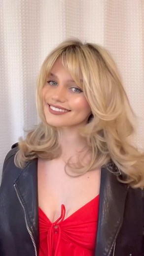 Shay Sullivan on Instagram: "Recreating this 90’s Cameron Diaz look with the help of @cocoandeve Hair Repair Bundle! How did I do? 💕 #cocoandevepartner #cocobondrepair #blonde #themask #halloweenlook"