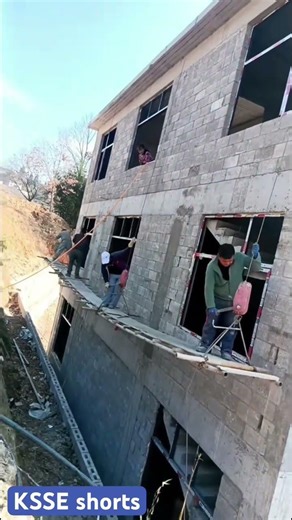 Tips to Lift and Level Scaffolding Safely 🏗️ #ScaffoldingSafety #constructiontips