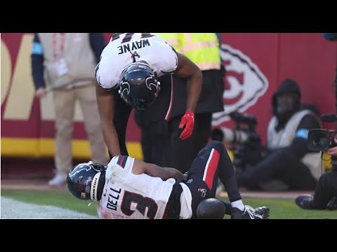 Tank Dell Suffers Serious Knee Injury