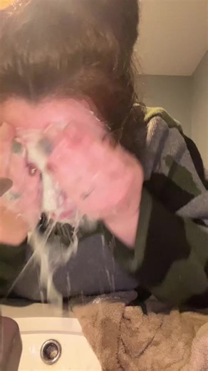 Fresh, feel-good skincare 🍅 This tomato green face mask leaves skin feeling clean, refreshed, and smooth. Easy to apply, relaxing to use, and perfect for a little self-care #TomatoFaceMask #GreenFaceMask #SkincareRoutine #SelfCareSkin #FaceMaskTime