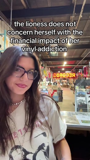 she does however feel its impact #fyp #trend #deftones #thesmiths #physicalmedia