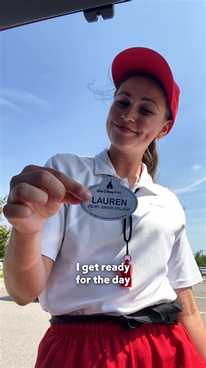 We love our lifeguards! 🛟 Were you a lifeguard on your Disney College Program?! Where did you work?👇 Opt-in for updates on our next application season! 📧 http://di.sn/6189e8yrP | Disney Careers