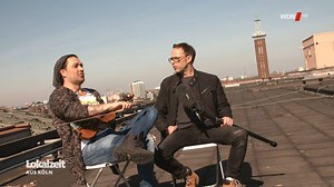 77K views · 715 reactions | Neue, richtige Version: Der Star-Geiger David Garrett ist zurück! Letztes Jahr stoppte ihn sein Körper - er musste Konzerte absagen und eine lange Pause einlegen. Jetzt ist er zurück mit neuem Look. Mit seiner Unlimited-Tour spielt er am 12. Mai in der LANXESS arena. Mit dem Klappstuhl Till Quitmann hat er sich dafür auf dem Dach des Hyatt Regency Köln eingespielt: Viva Colonia von den @HÖHNER. | WDR Lokalzeit | Facebook