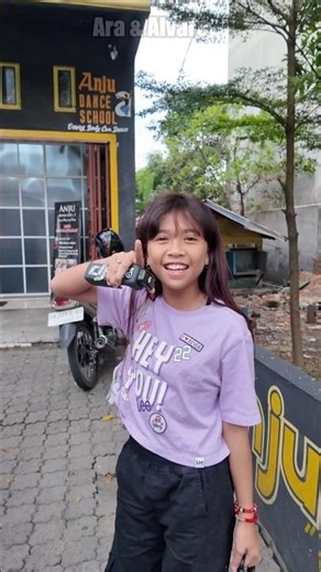 Kaka ra's dance lesson schedule at Anju Dance School Medan #aradanalvaro #masboypotatochips #shorts