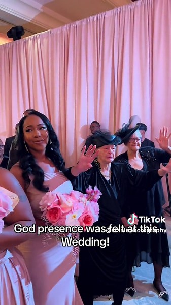 Tasha Cobbs set the tone at this Wedding! #tashacobbs #bridesoftiktok | Tasha Cobbs