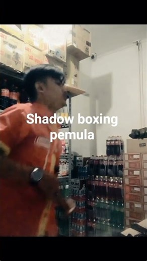 shadow box karyawan Alfamart 🥊🙏 #belajartinju #motivation #pertandingantinju #shadowboxing #boxing