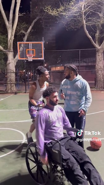 WE OUTSIDE GOING CRAZY 🤣🤣 #giddyleftytv #trending #explore #comedy #funny #hilarious #PRANK #wow #train #foryou #explore