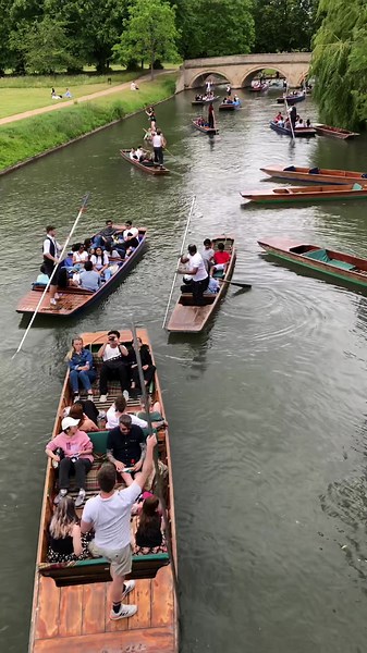 Weekend is coming! Are you going punting with me?! )) Follow us for more Cambridge Love Stories every day 📷 #CambridgeUK #PuntingInCambridge #VisitCambridge #WeekendVibes #BritishSummer #punting #puntingcambridge #cambridgepunting #CountrysideCharm #CambridgeViews #RiverCam #SlowTravel #WanderInEngland #HistoricEngland #PrettyCities #TravelInspo #EnglishHeritage #Cambridge #weekendactivity #weekendactivities #weekendtravel #PrettyCityViews #HistoricCharm #UKTravelDiaries #PastelEngland #British