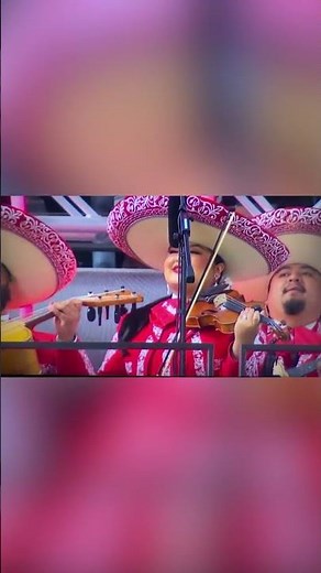 Mariachi band covers Creed's 'Higher' at Mets-Rangers 🎺 | #shorts