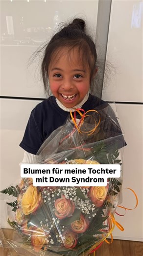 KIWI MAN | Mentorin & Keynote Speakerin on Instagram: "Als Leonie in 2019 mit Down Syndrom zur Welt kam, hatte ich natürlich Angst, ob sie überhaupt akzeptiert wird von anderen Kindern. Ich habe so viele Horrorgeschichten im Internet gelesen. Ich wusste, wenn ich möchte dass Inklusion funktioniert, dann muss ich es auch vorleben. Der Weg den inklusiven Weg zu gehen, ist nicht immer einfach. Aber nur so können wir die Kinder zusammen bringen und jeder voneinander lernen. Ich habe gemerkt, dass er