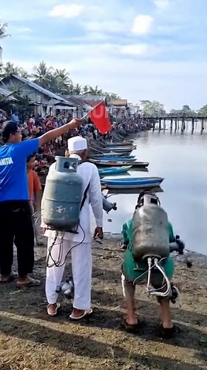 323K views · 2.9K reactions | Lomba Terbang Tabung Gas! / Gas Tank Jetpack Race! #reelsvideo #fblifestyle #aivideo #AI #usa #tecnologia #funny | Ivon Muhamad | Facebook