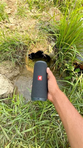 JBL throw water droop test