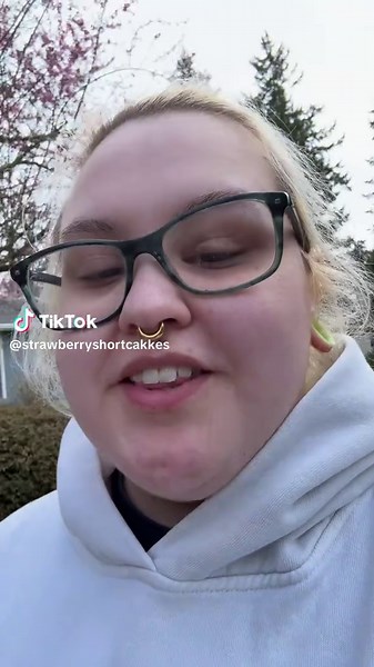 Strawbs (@strawberryshortcakkes)’s videos with original sound - Strawbs