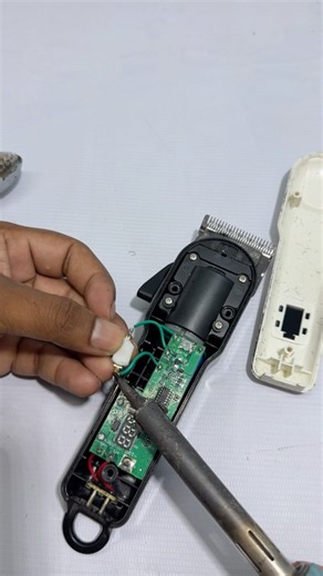 Dead Trimmer Repair in 1 Minute! 😱 #shorts #repairing #diy #trimmerrepair #diyrepair