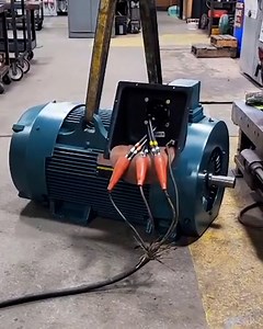 3.5M views · 1.6K reactions | The electric motor wind-up sound will never get boring!⚡ | UNILAD Tech | Facebook