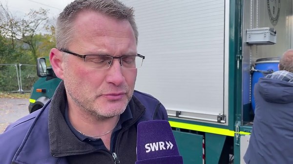 Kampfmittelbeseitiger Mathias Peterle ist zufrieden mit der Entschärfung