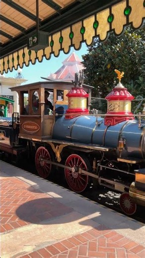 Disneyland Paris Railroad Arrival |Subscribe to support
