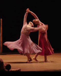33 reactions | Experience this stunning duet in Nacho Duato's JARDI...