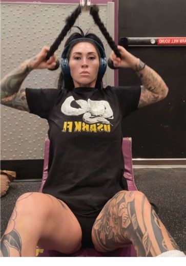 Remembering who the fuck I am and showing up for myself. 😏 It’s never too late. 😉🖤 #workinprogresss #fitnessjourney #findingmyself #gymtiktok #girlswholift