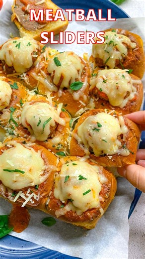 Pull Apart Meatball Sliders 🧀 ⭐️ Day 2 Slider Series Garlic bread slider buns stuffed with cheese and meatballs for the perfect bite. Click ➡️ @fedbysab for recipe link in bio! #sliderrecipe #gamedayappetizer #thanksgivingappetizer #meatballsubs #meatballsliders https://fedbysab.com/pull-apart-meatball-sliders/ | fedbysab.com