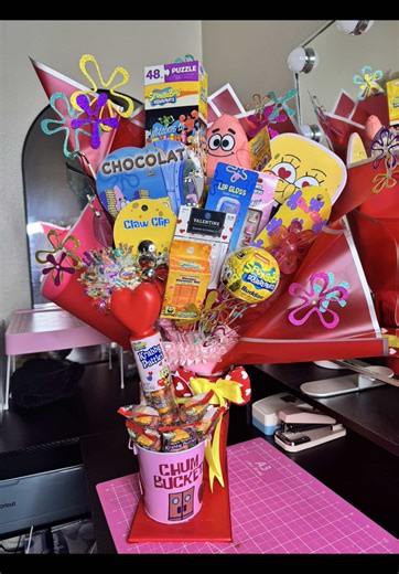 SpongeBob Gift Bouquet Assembly for Valentine's Day