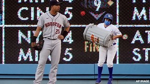 Dodgers fans throw inflatable trash cans at Astros' Altuve and Correa