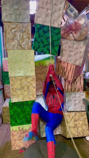 Summon Spiderman to Minecraft in this Marvel Avengers-themed gameplay