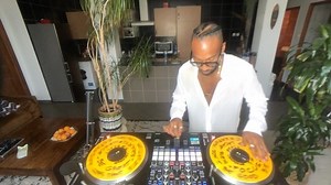 15K views · 392 reactions | 6,5,4,3,2,1 60 secondes 6 songs @phase_dj #phasedjgames | Dj MooDy Mike | Facebook