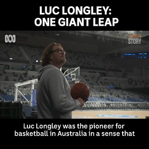 “I had to change an awful lot of who I was in order to really do the job.” 🏀 There was nothing quite like the Chicago Bulls of the 90s. But for Aussie Luc Longley, adjusting to the hyper competitive world of the NBA took its toll. One Giant Leap two-part Australian Story starts tonight on ABC TV iview | Australian Story