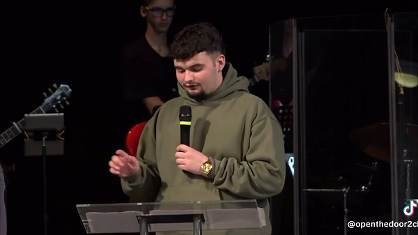 the mic was bugging icl and people laughed after the nan bit it js didn’t pick it up😂😔 #fyp #christiantok #✝️