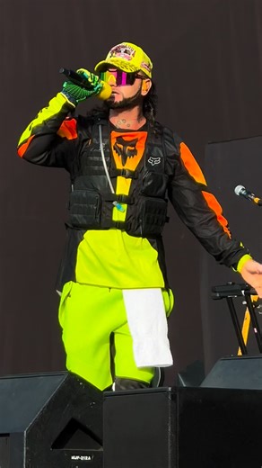 Masterlive Perú on Instagram: "Riff Raff llegó con todo el flow y la energía del rap. 🎤🔥 El escenario vibró al ritmo de sus rimas y su estilo único. ¡No te quedes fuera! Últimas entradas en Teleticket. 🎟️ https://teleticket.com.pe/loserville #LimpBizkit #Loserville2025 #LoservilleEnLima #LoservilleHoy"