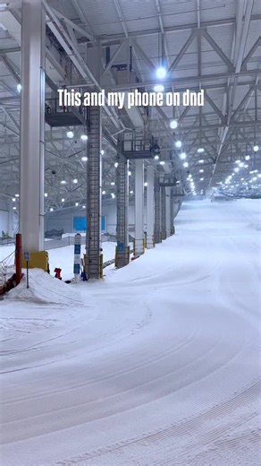 Fresh tracks everyday 😎 Come to Big SNOW & experience the only snow dome in North America open all year around! Book your next SNOWDAY using the link in our bio! 🔗 #bigsnow #bigsnowamericandream #americandream #skiing #snowboarding @americandream | Big SNOW American Dream