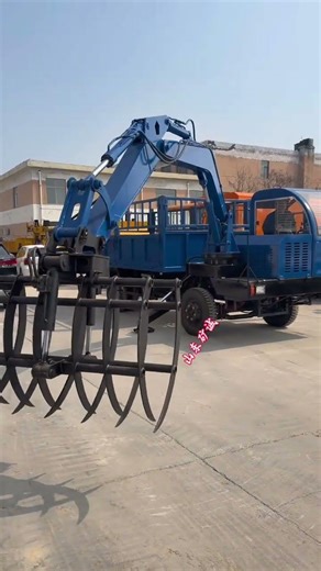 How about grabbing a haystack? Si unlike, grab with the truck. Grab with the truck. Dig with the