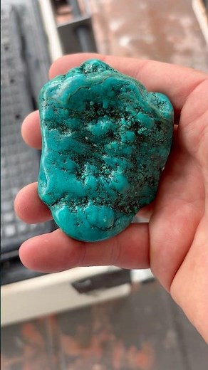 Dyed Howlite or Turquoise? #crystals #turquoise #lapidary