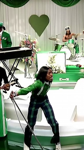 André 3000 of Outkast Outfit, 2003 | André 3000 wore this outfit in @outkast's music video for