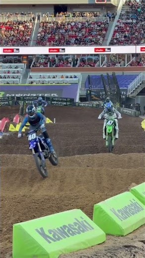 Davies leading the pack at SLC 👀 @SupercrossLive