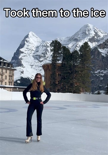 #dsquared #skatemoss #skate #heel #figureskating #icerink #test #walk | Skating