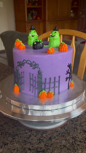 Frog Cake Decorating Ideas for Halloween Treats