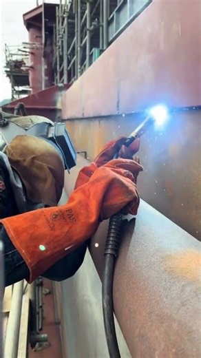 Truly professional steel structure welding techniques! #woodworking #shortvideo #wood