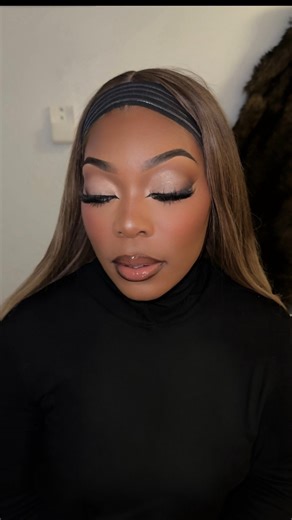 @es_essentials_ on Instagram: "Truly obsessed with these lip kits from Glamlite! 💋 If you’re looking for rich pigment, smooth application, and long-lasting glam, this is for you ✨ #glamlite #glamlitecosmetics #lipkits #lipcombo #beautyreels"