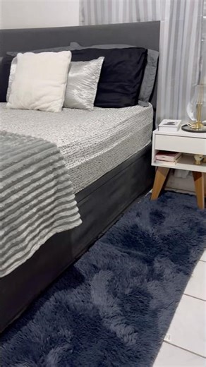 Tidying up my room with me 🖤🖤 #viralshorts #housewifeblogger #lifestyle #dailyroutine #home