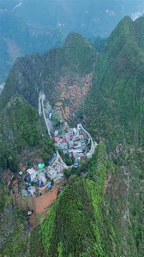 పర్వతాల మధ్య దాగి ఉన్న గ్రామం 😱 | Drone View Reveals the Truth 🏔️