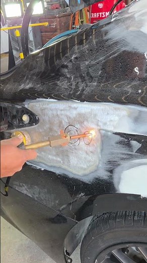 Automotive bodywork and painting: repairing weathered sheet metal easily and quickly