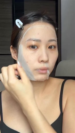 珍妮佛𝙹𝚎𝚗𝚒𝚏𝚏𝚎𝚛 🐑🪷📿 on Instagram: "【Giveaway🎁🩷】 化妆有过卡粉脱皮的 一定要试试看这个！ 混油痘肌也不会出现长痘 刚刚好的保湿的提亮 后续上妆真的非常的跟妆😍 再加上粉气垫 妥妥的韩系水光肌！！ ✨Giveaway参加方式✨ 1️⃣ Like & Share这则Reels 2️⃣ 在Comment区 Tag 1位好友 3️⃣ 留言告诉我你想要Brightening Daily Mask or Pink Cushion 会选出三位宝宝送出去哦！🩷"