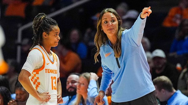 Kim Caldwell on Mia Pauldo, Janiah Barker debuts for Lady Vols basketball