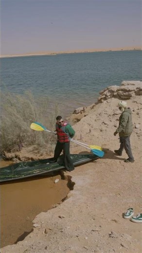 Kayak in the middle of the Algerian desert!